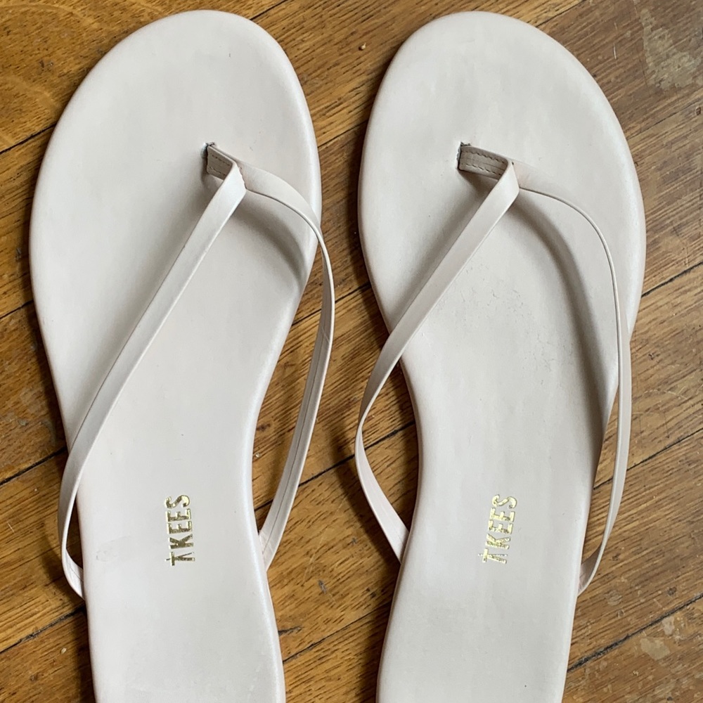 TKEES white/blush flip flop.